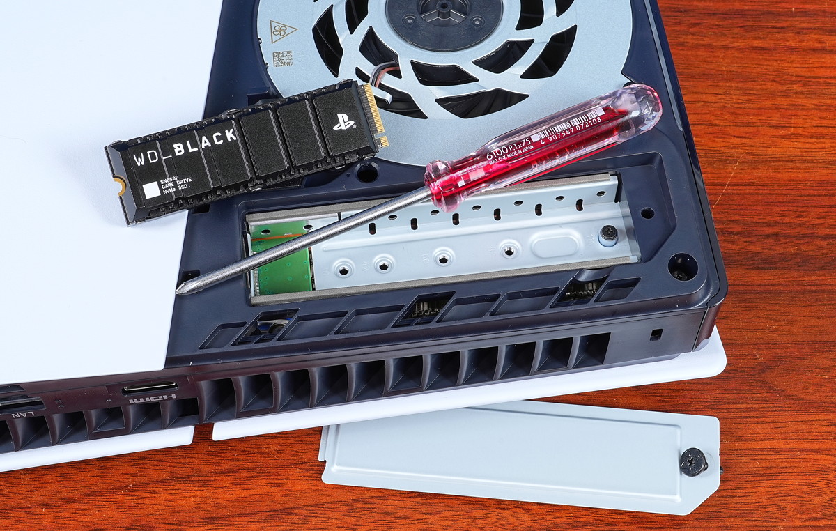 新型PS5でM.2 SSDを増設する手順とシステム設定を解説 【CFI