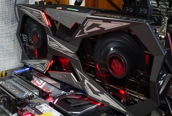 COLORFUL iGame GeForce GTX1070Ti Vulcan X Top review_02596