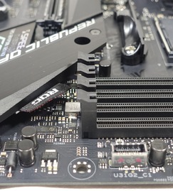 ASUS ROG STRIX X470-F GAMING review_05648