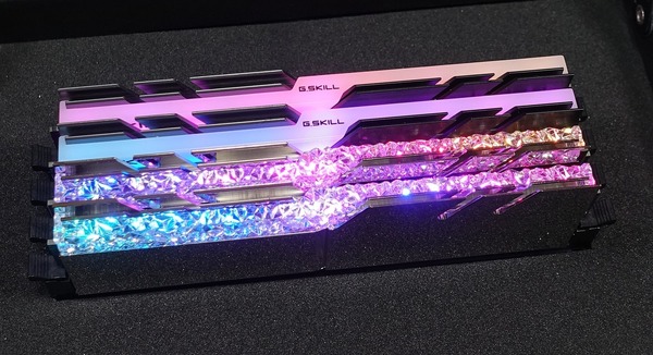G.Skill Trident Z Royal F4-3200C16D-16GTRS review_05965_DxO