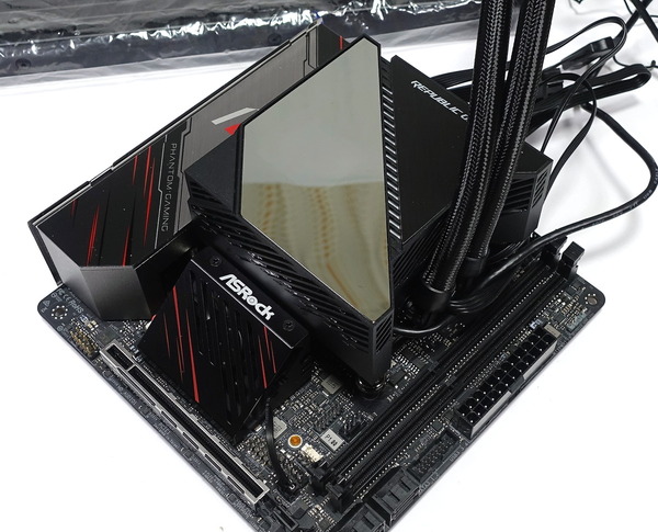 ASRock X570 Phantom Gaming-ITX/TB3 review_01041_DxO