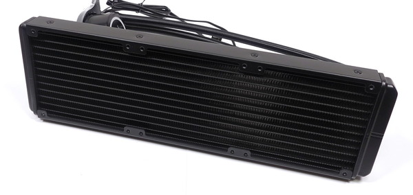 Thermaltake Floe Riing RGB 360 TR4 Edition review_05204_DxO
