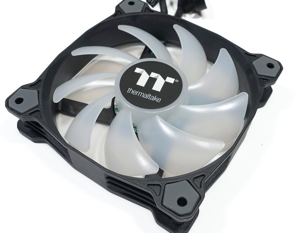 Thermaltake Water 3.0 240 ARGB Sync review_09800_DxO