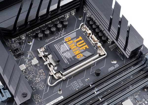 ASUS TUF GAMING Z690-PLUS WIFI D4 review_00720_DxO