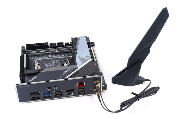 GIGABYTE Z690I AORUS ULTRA DDR4 review_02197_DxO