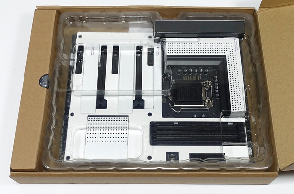 NZXT N7 Z390 review_01458_DxO