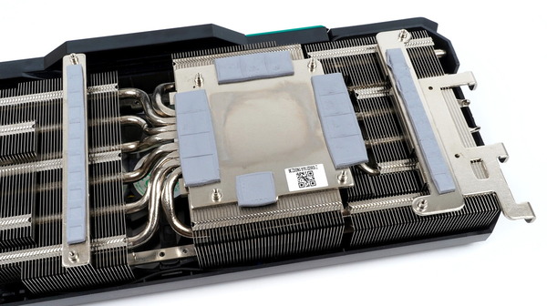 ZOTAC GAMING GeForce RTX 3090 AMP Extreme Holo review_05542_DxO