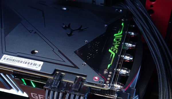 COLORFUL iGame GeForce GTX1070Ti Vulcan X Top review_02614