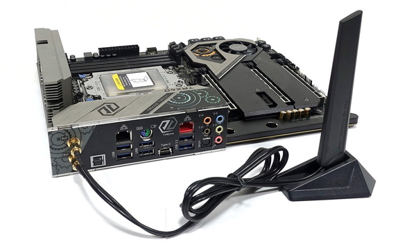 ASRock TRX40 Taichi review_04293_DxO