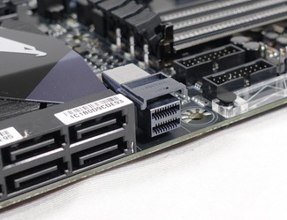 GIGABYTE Aorus GA-AX370-Gaming K7 review_07443