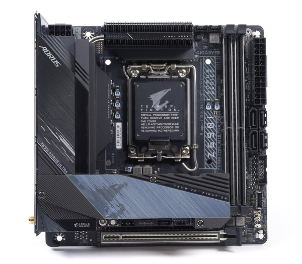 GIGABYTE Z690I AORUS ULTRA DDR4 review_02199_DxO