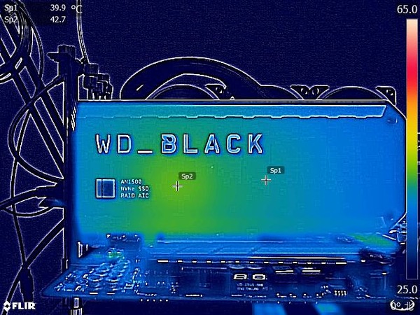 WD_BLACK AN1500 NVMe SSD Add-in-Card 4TB_FLIR_idle (1)