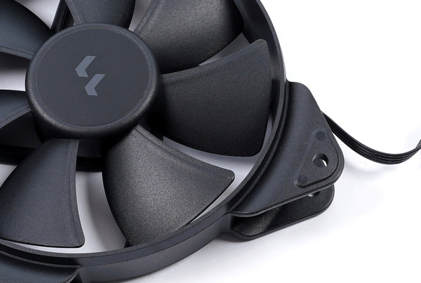 Fractal Design Lumen S24 review_07995_DxO