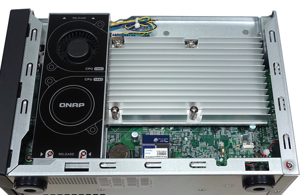QNAP TVS-472XT review_03767_DxO