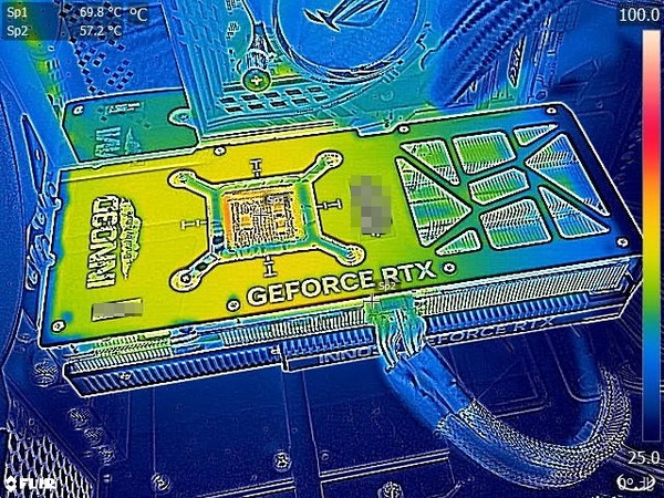 INNO3D GeForce RTX 4070 Ti SUPER TWIN X2 OC WHITE_FLIR (1)