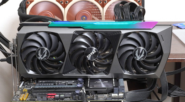 ZOTAC GAMING GeForce RTX 3090 AMP Extreme Holo review_05464_DxO