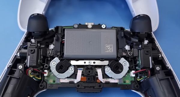 DualSense Edge_battery (2)
