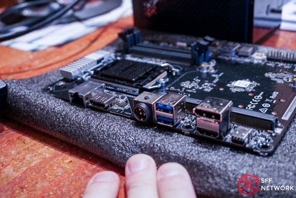 ASRock-Z270M-STX-MXM-rear-IO-810x541