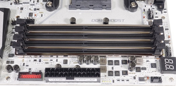 MSI X370 XPOWER GAMING TITANIUM05514