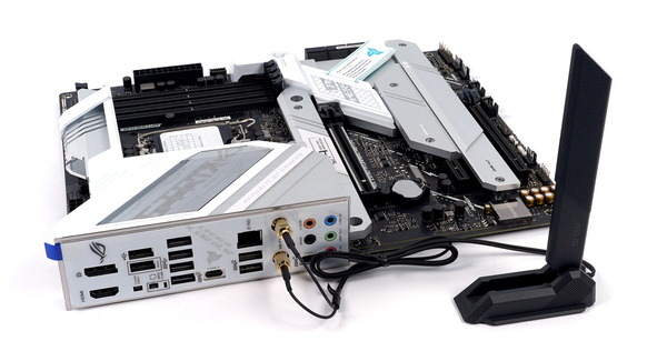 ASUS ROG STRIX Z690-A GAMING WIFI D4 review_01613_DxO