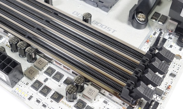 MSI X370 XPOWER GAMING TITANIUM05517