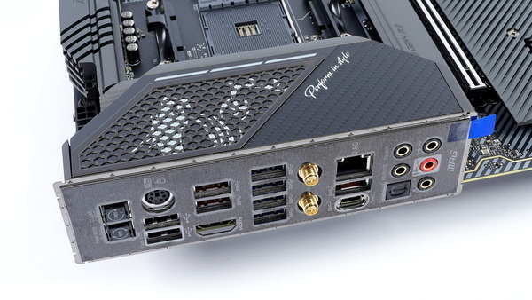 MSI MPG X570S CARBON MAX WIFI review_07586_DxO