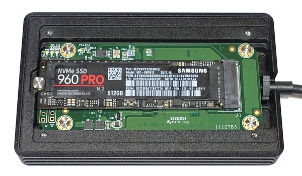 Cable Matters 480GB External Thunderbolt 3 SSD review_04487