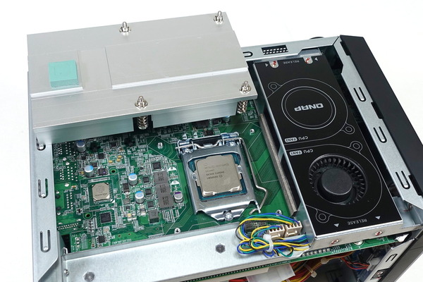 QNAP TVS-472XT_Core i7 8700T review_03892_DxO
