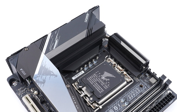 GIGABYTE Z690I AORUS ULTRA DDR4 review_02203_DxO