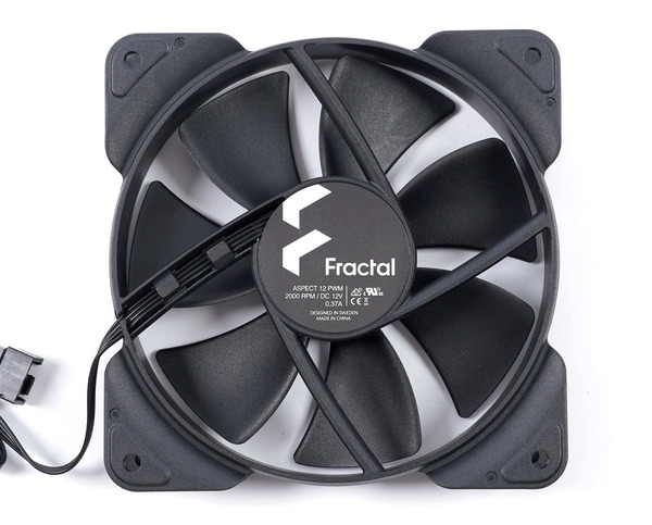 Fractal Design Lumen S24 review_07992_DxO