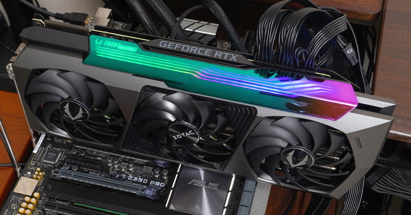 ZOTAC GAMING GeForce RTX 3090 AMP Extreme Holo review_05465_DxO