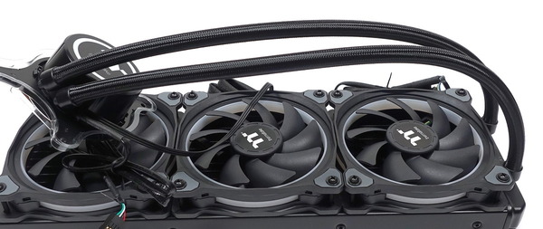 Thermaltake Floe Riing RGB 360 TR4 Edition review_05243_DxO