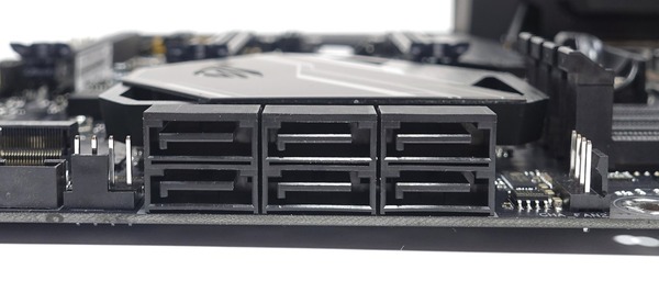 ASUS ROG CROSSHAIR VII HERO (Wi-Fi) review_05789