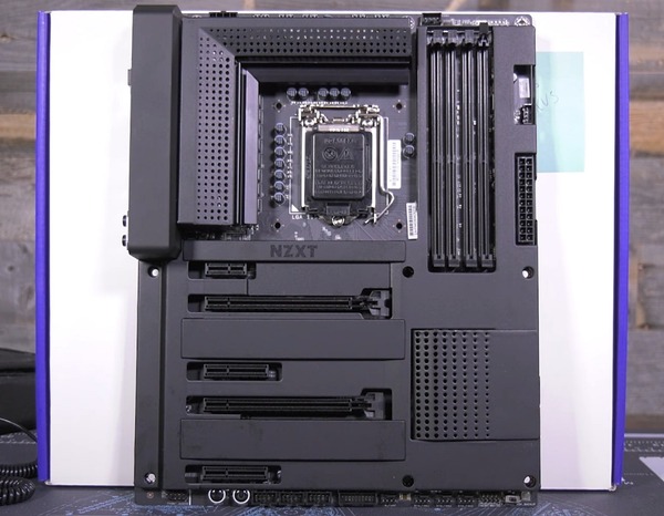 NZXT N7 Z370 (8)