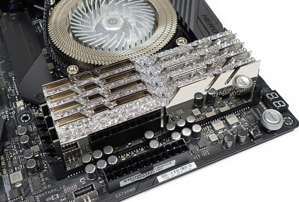 G.Skill Trident Z Royal F4-3200C16D-16GTRS review_05995_DxO