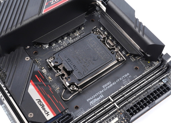 ASRock Z690 Phantom Gaming-ITX/TB4 review_03302_DxO