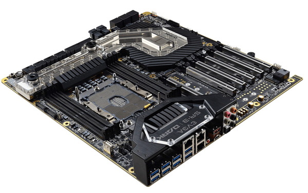 EVGA SR-3 DARK (4)