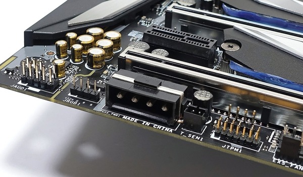 MSI MEG X299 CREATION review_05502_DxO