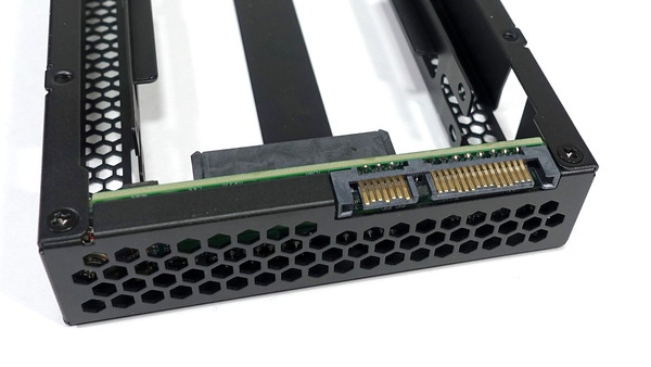 QNAP TVS-472XT review_04458_DxO