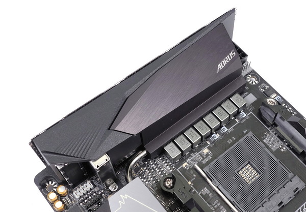GIGABYTE B550I AORUS PRO AX_02468_DxO