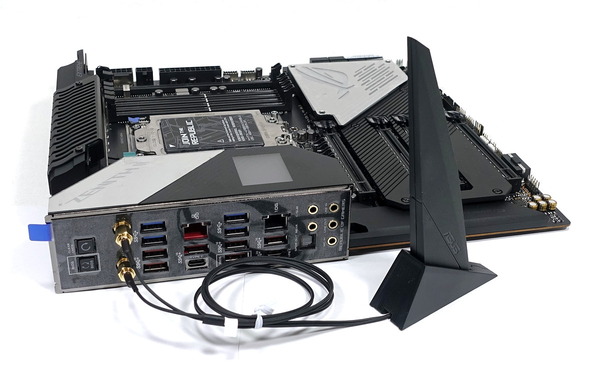 ASUS ROG Zenith II Extreme review_04223_DxO