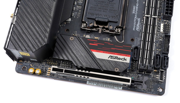 ASRock Z690 Phantom Gaming-ITX/TB4 review_03295_DxO