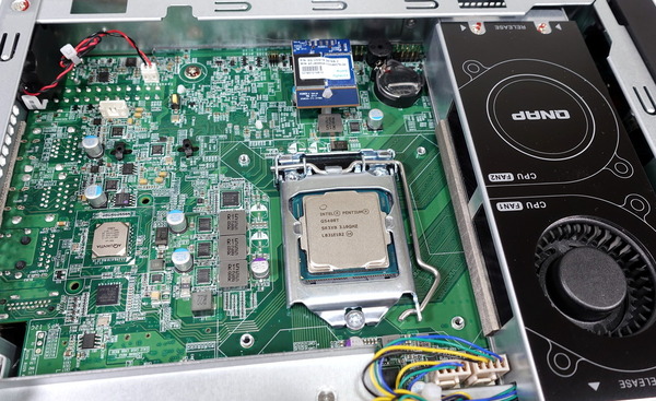 QNAP TVS-472XT_Core i7 8700T review_03894a_DxO