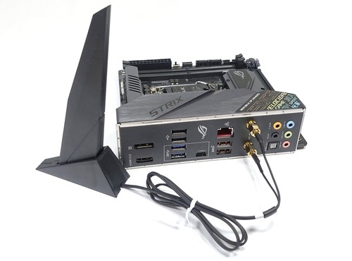 ASUS ROG STRIX Z390-I GAMING review_04896_DxO