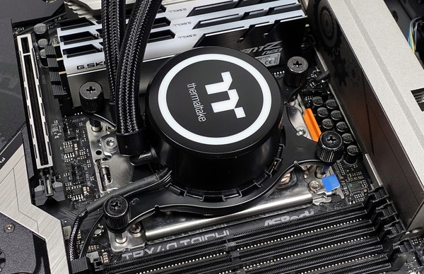 Thermaltake Floe Riing RGB 360 TR4 Edition review_05288_DxO