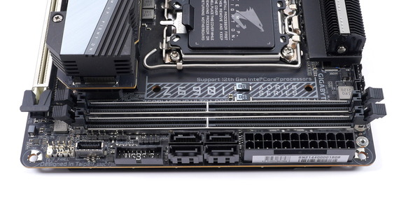 GIGABYTE Z690I AORUS ULTRA DDR4 review_02211_DxO