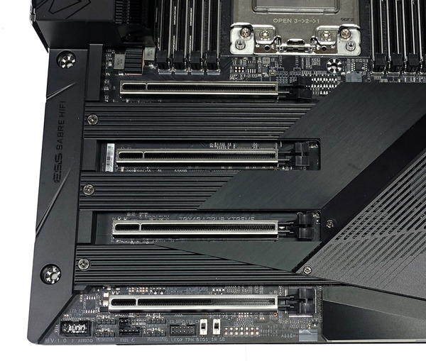GIGABYTE TRX40 AORUS XTREME review_04415_DxO