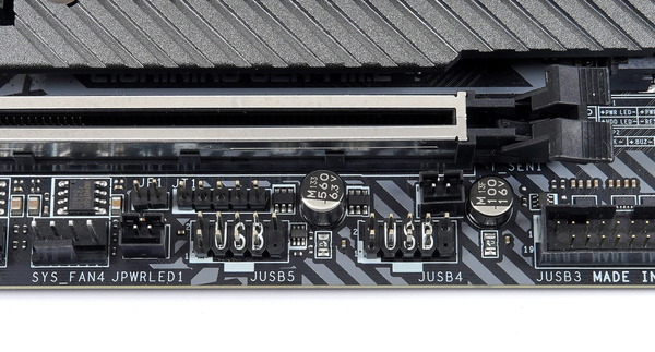 MSI MPG X570S CARBON MAX WIFI review_07595_DxO