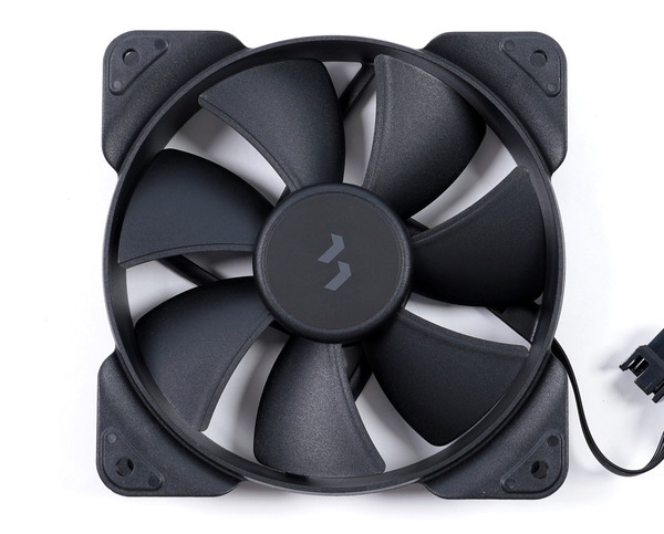 Fractal Design Lumen S24 review_07991_DxO
