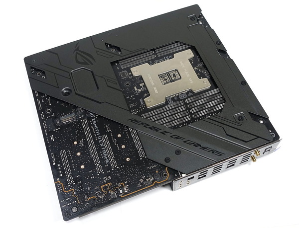 ASUS ROG Zenith II Extreme review_04235_DxO